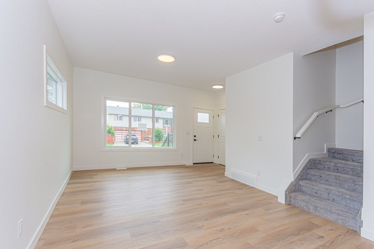 14916 109 Ave Nw #14916MAIN - Photo 3 of 24