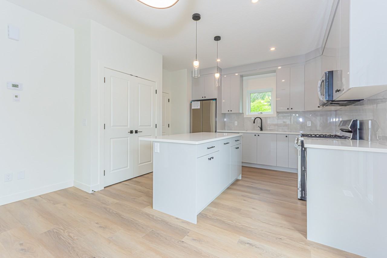 14916 109 Ave Nw #14916MAIN - Photo 5 of 24