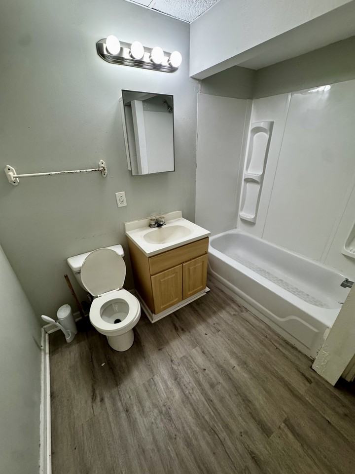 187 Main St N #3 - Photo 6 of 16