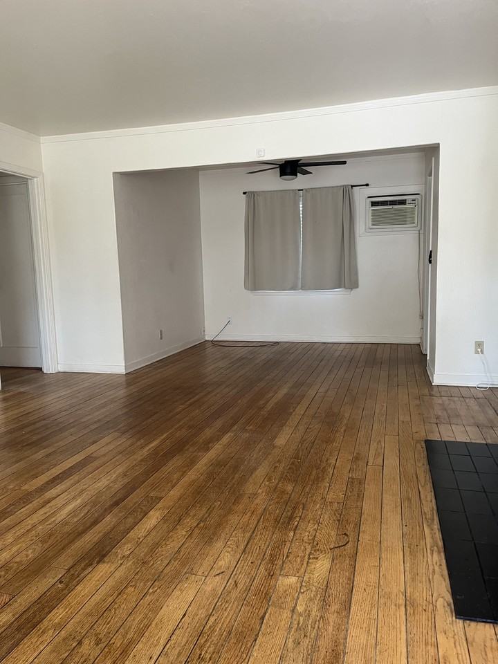 1302 Sampson St #1 - Photo 3 of 11