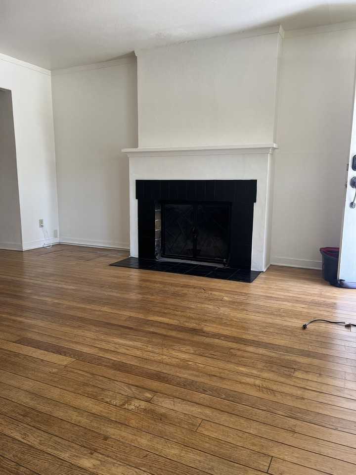 1302 Sampson St #1 - Photo 4 of 11