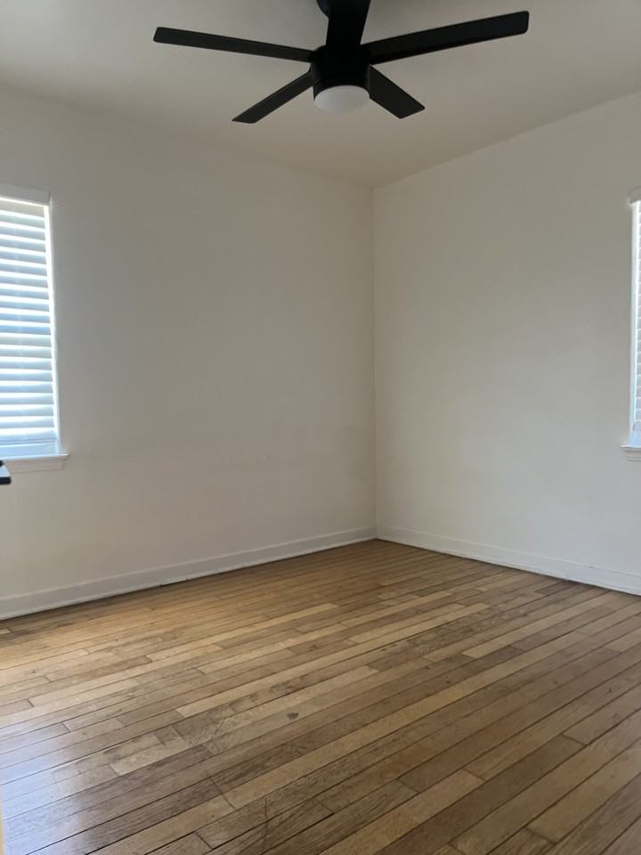 1302 Sampson St #1 - Photo 7 of 11