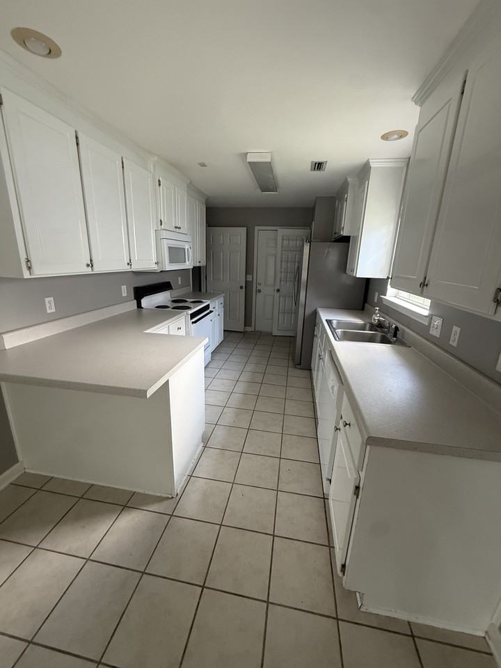 200 Melrose Ln #1 - Photo 2 of 21