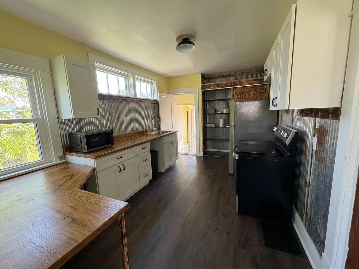 303 W Mills St #1 - Photo 6 of 18