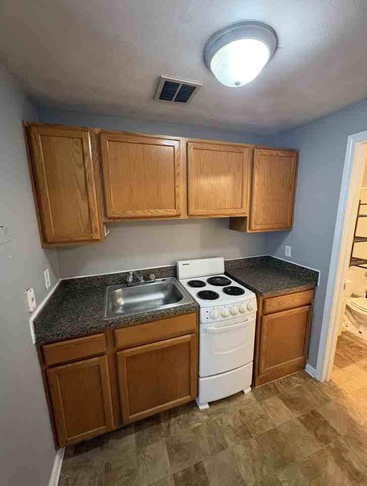 352 Long St #5 - Photo 3 of 4
