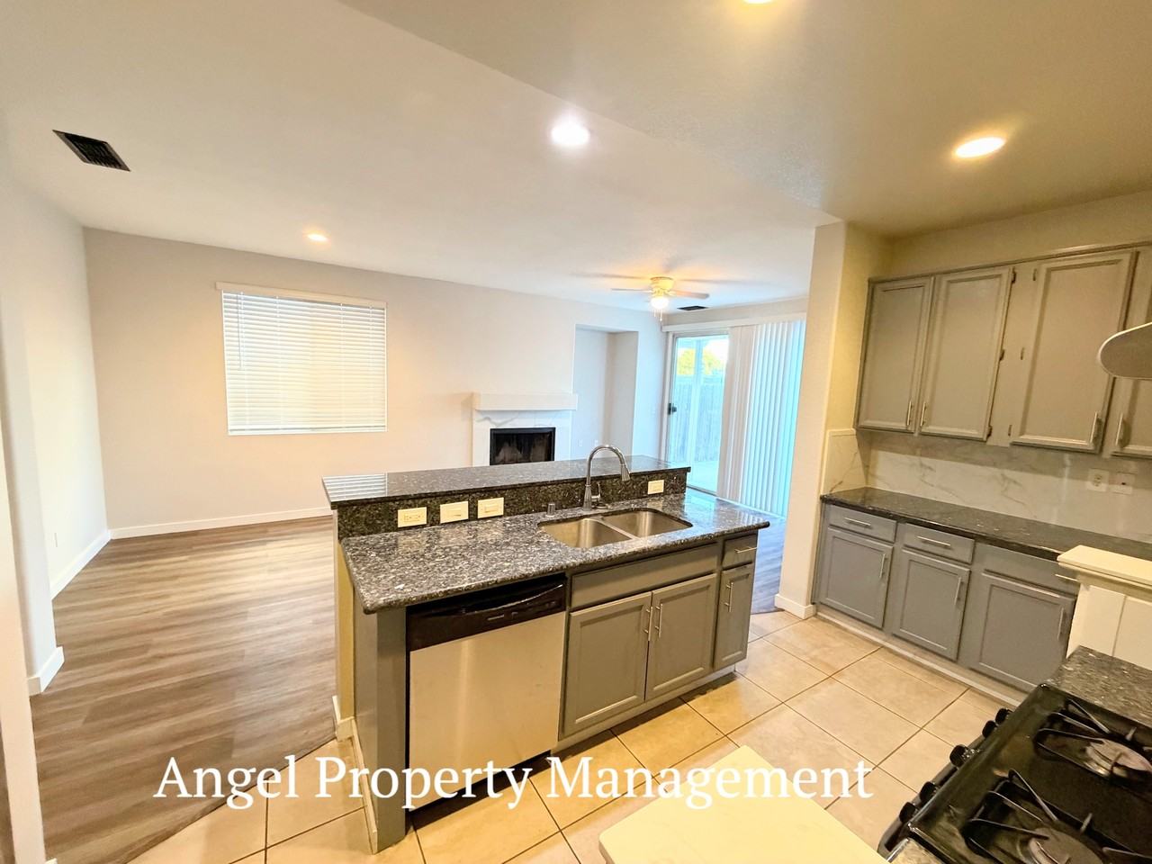 22 Beaucanon Ct #1 - Photo 5 of 40