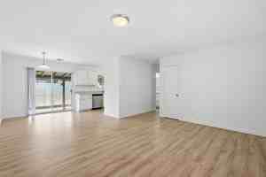 featured image of 816 E 10th St