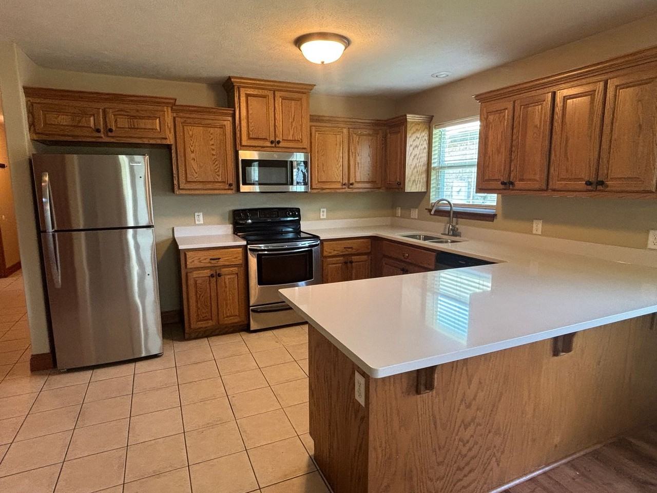 4701 Deerfield Dr - Photo 3 of 18