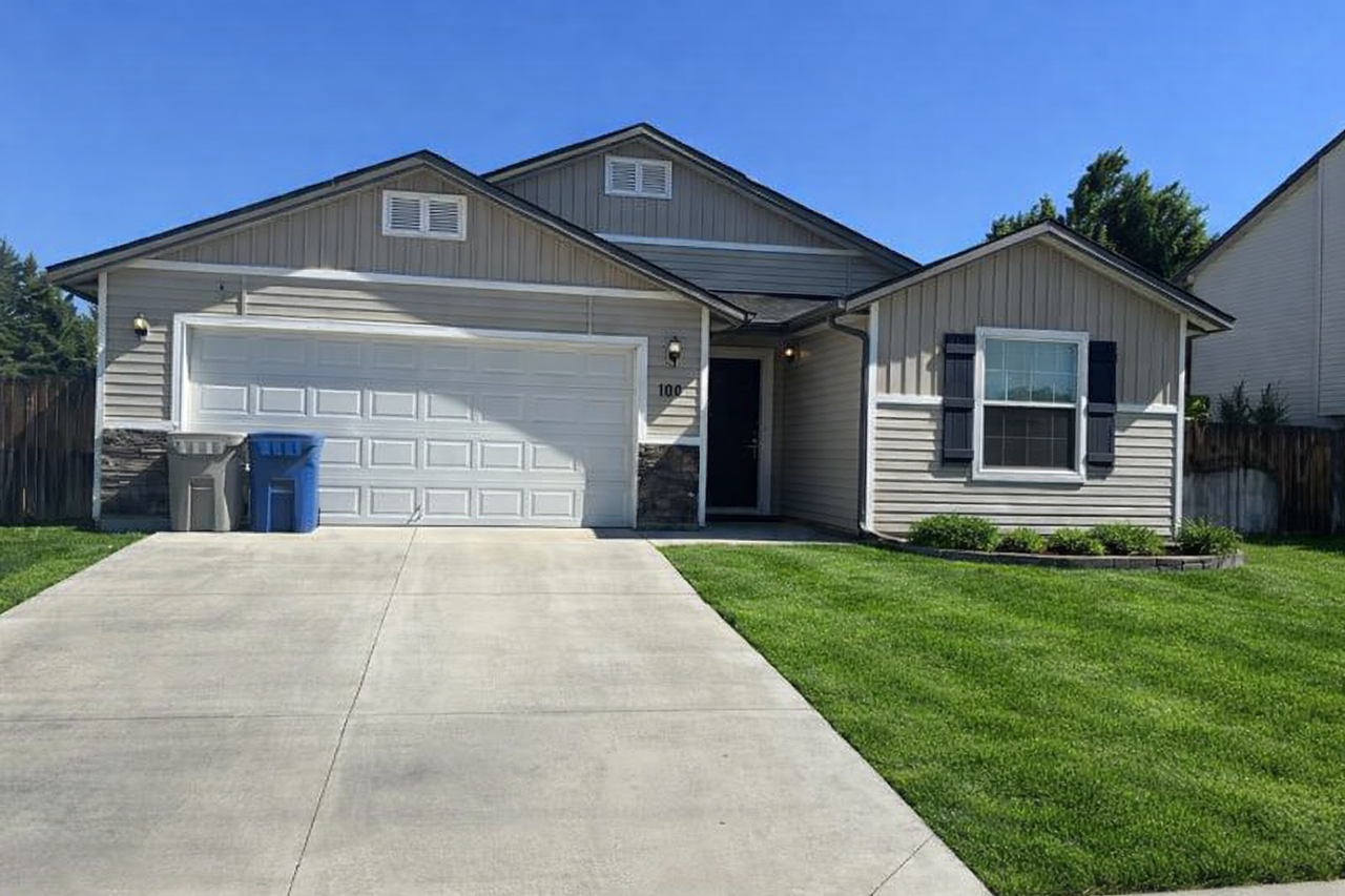168 Ne Lotus Ct - Photo 2 of 19