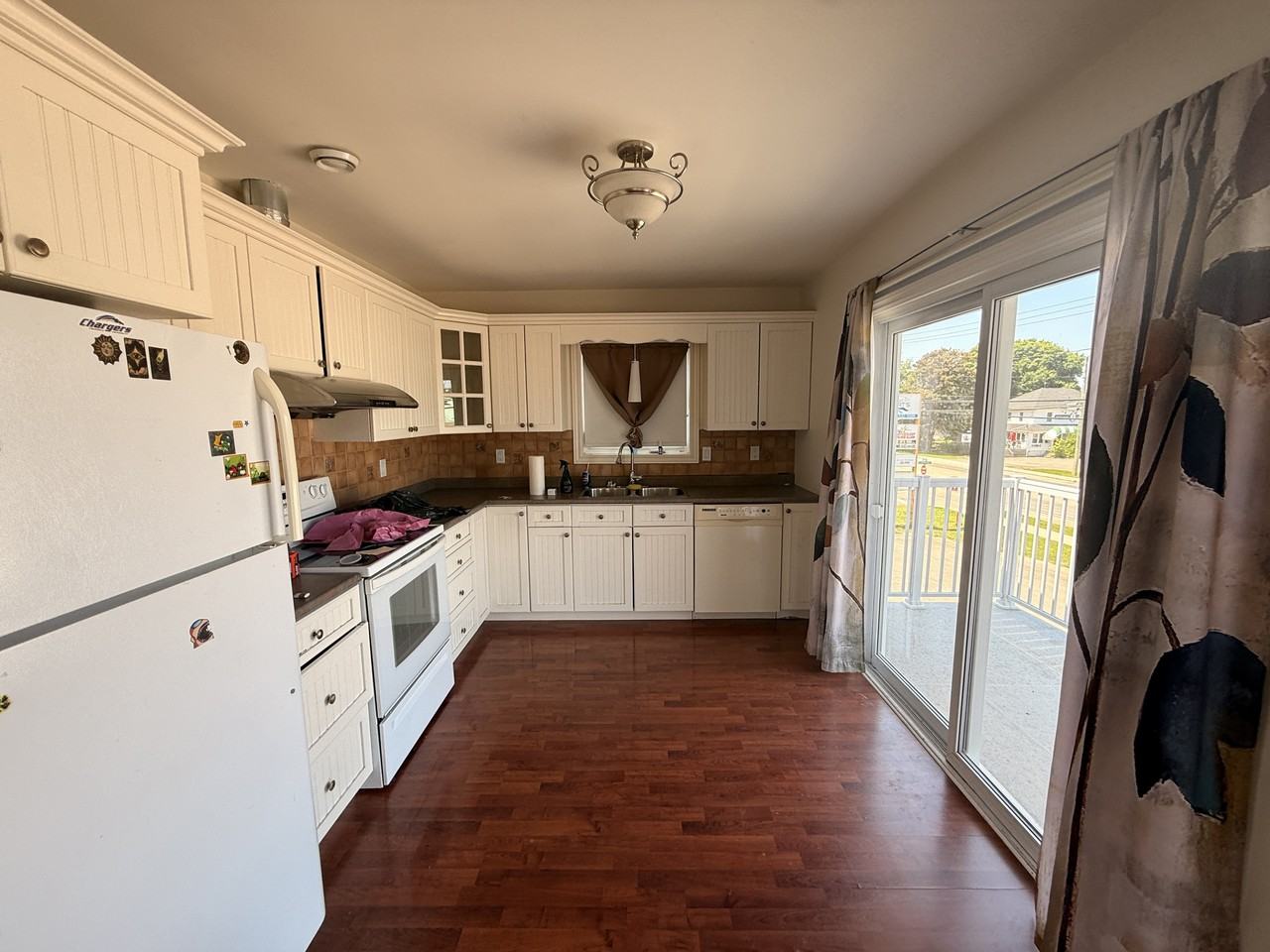 579 Main St - Photo 2 of 24
