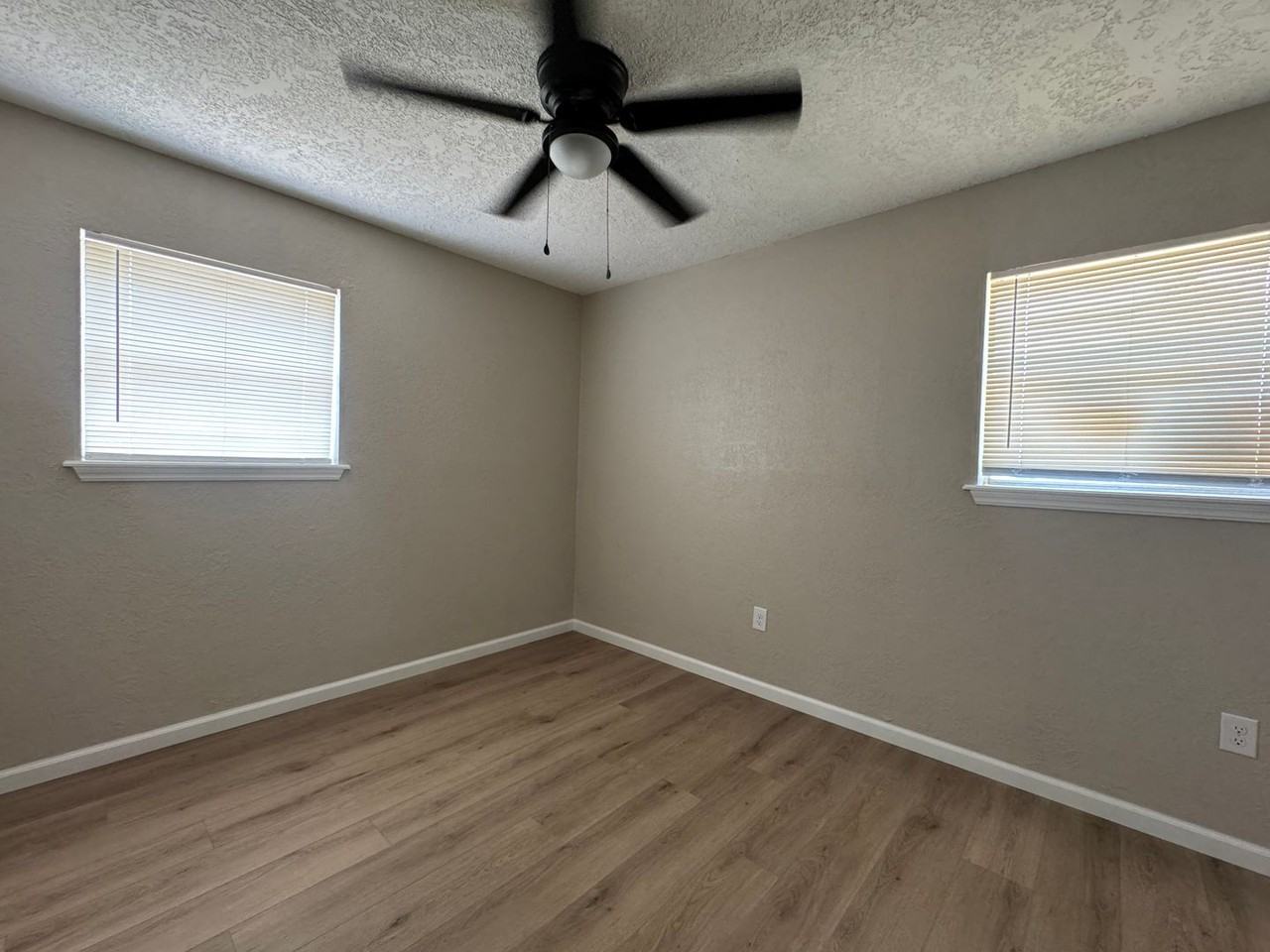 2420 Nw 41st St - Photo 6 of 16