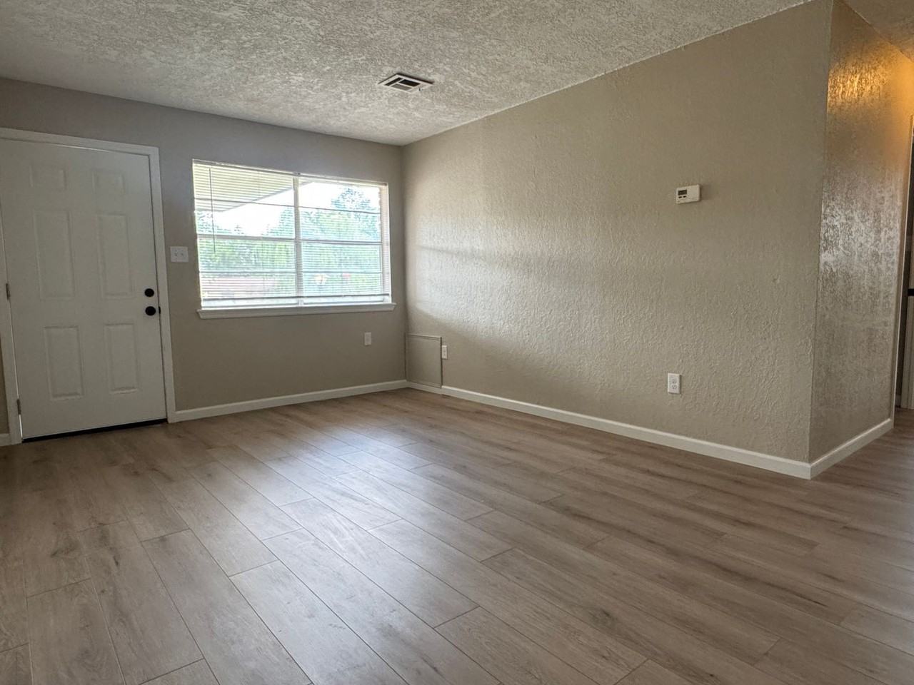 2420 Nw 41st St - Photo 5 of 16