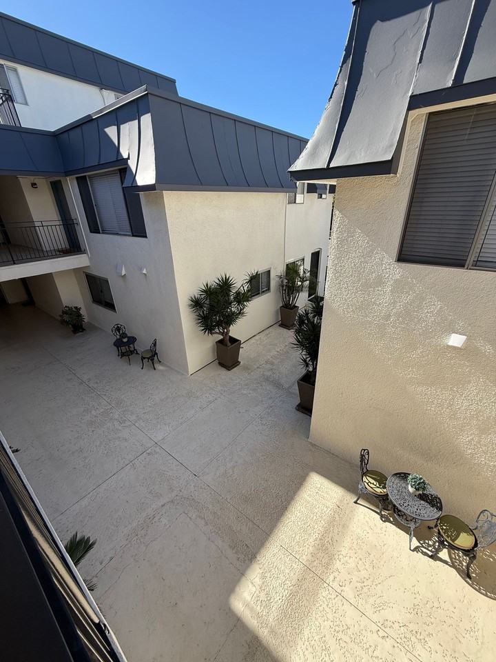 Versailles Apts. - Photo 5 of 9