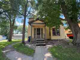 featured image of 319 N Park St