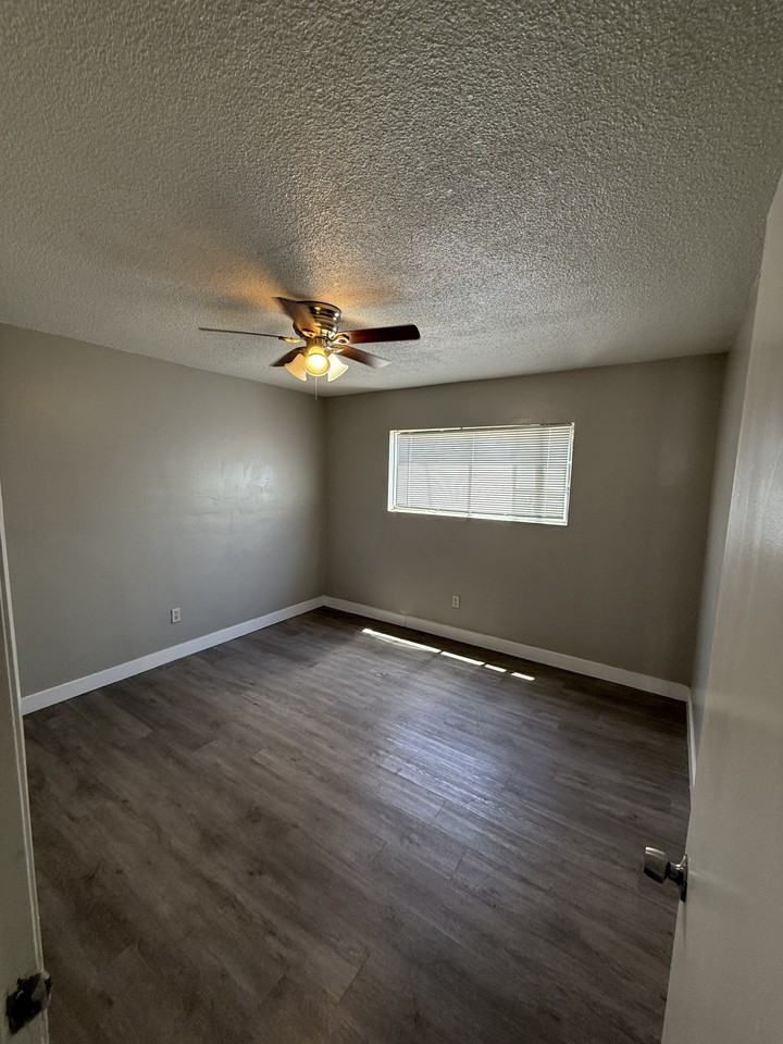 117 Woodrow Ave #B - Photo 6 of 10