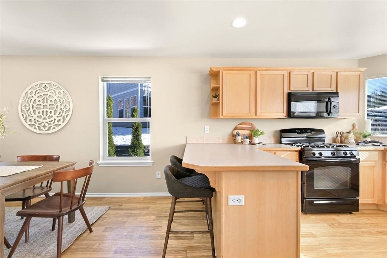 4160 Deemer Rd #202 - Photo 5 of 24