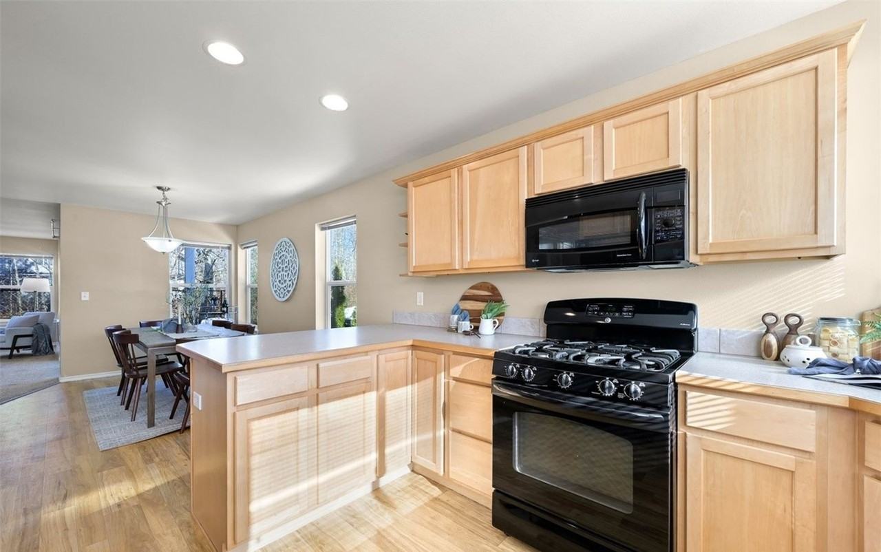 4160 Deemer Rd #202 - Photo 6 of 24