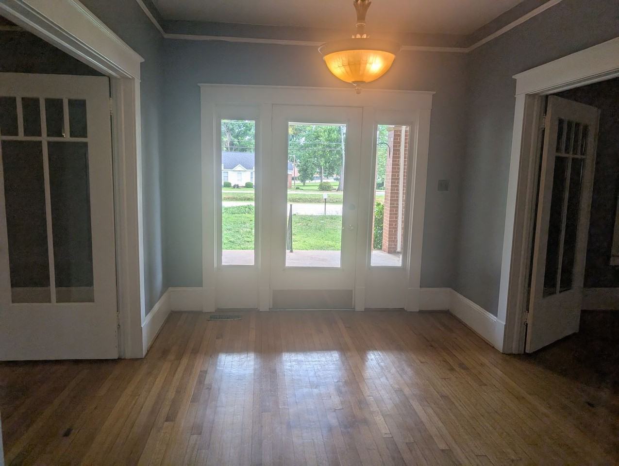 207 W Main St - Photo 7 of 22