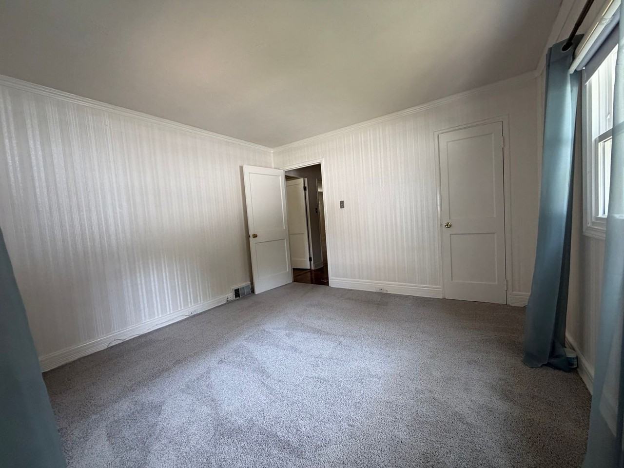 460 Royal Ave - Photo 7 of 14