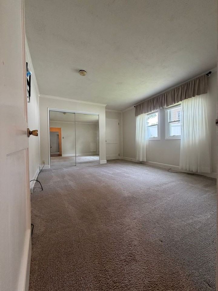 460 Royal Ave - Photo 6 of 14