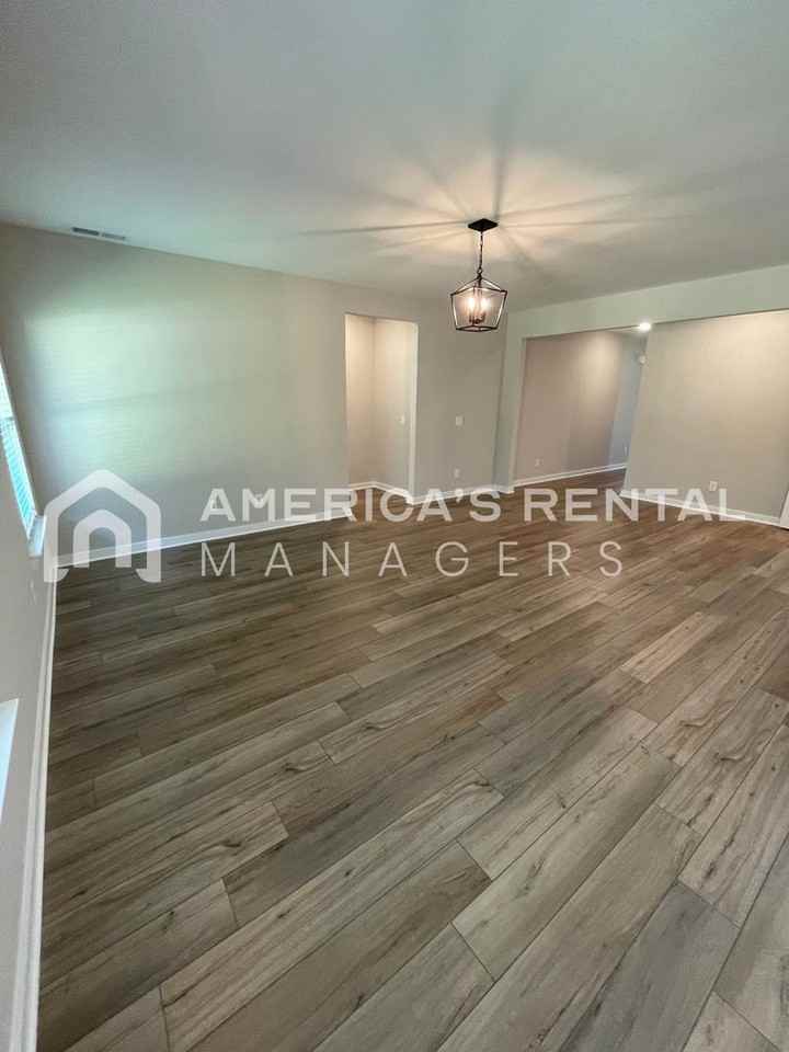 459 Troubadour Ln - Photo 5 of 36
