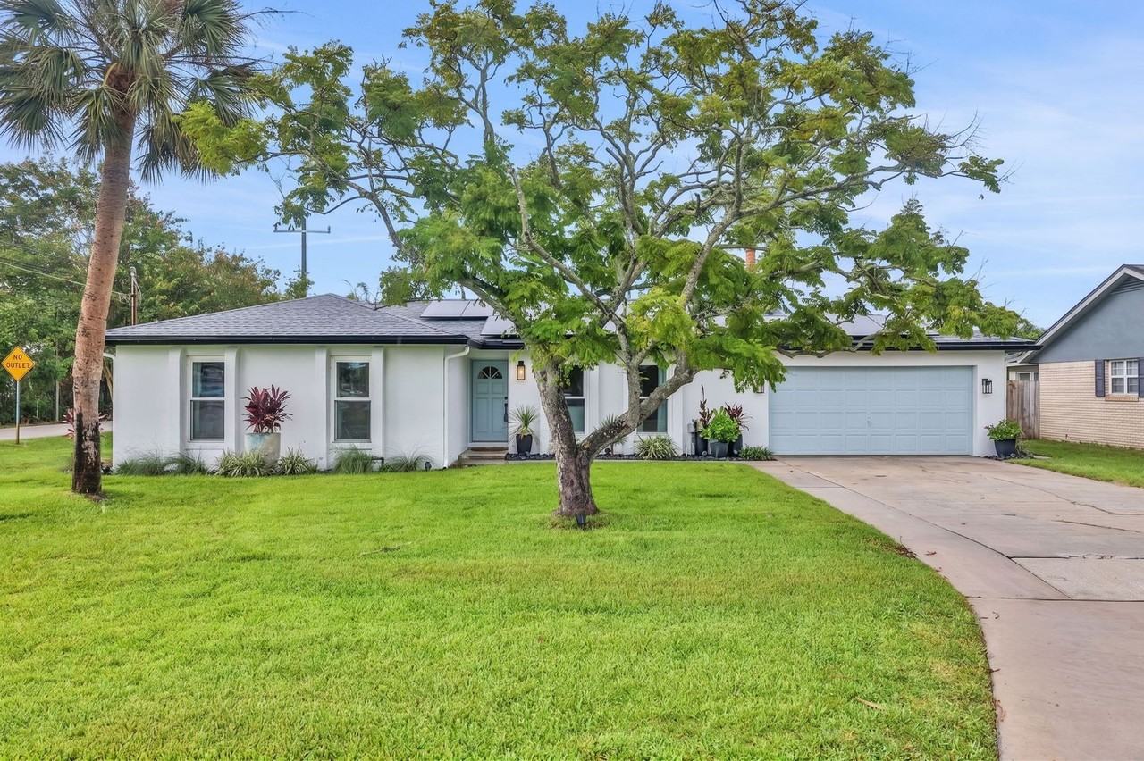 4105 Seabreeze Dr - Photo 3 of 50