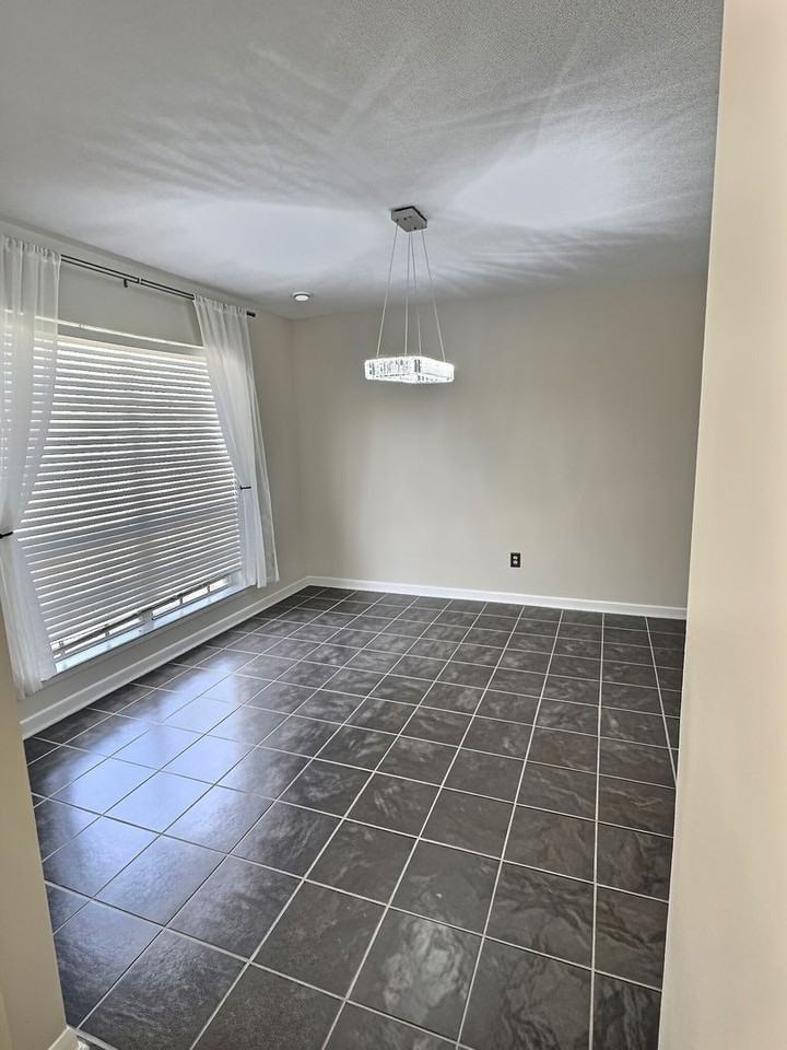 1315 Sussex Dr - Photo 3 of 35