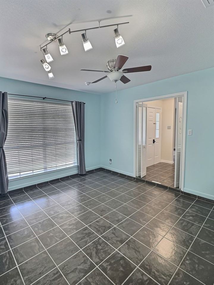 1315 Sussex Dr - Photo 4 of 35