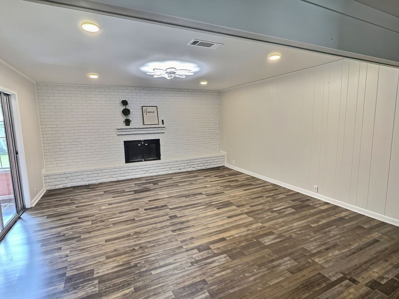 1315 Sussex Dr - Photo 6 of 35