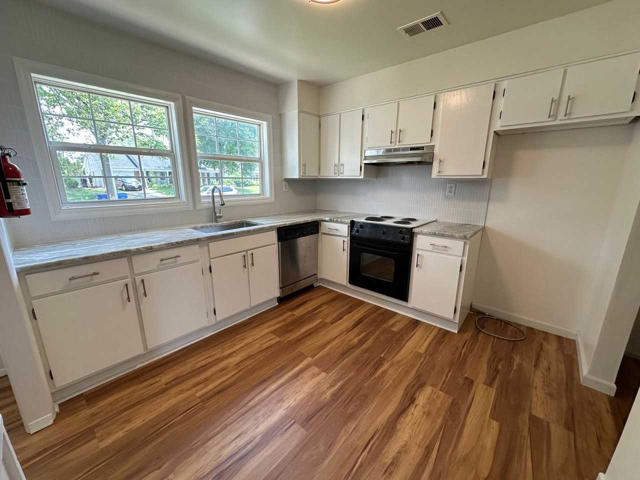 26 Newport Ln - Photo 4 of 17