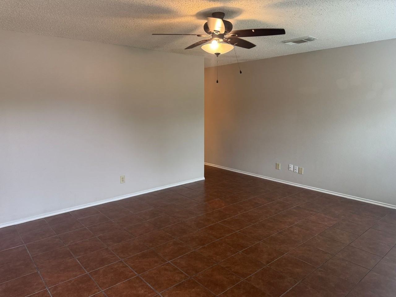 13630 Escort Dr - Photo 4 of 31