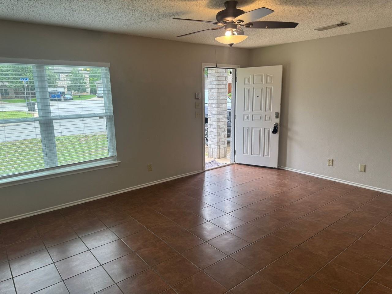 13630 Escort Dr - Photo 6 of 31