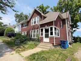 featured image of 406 W Washington Ave