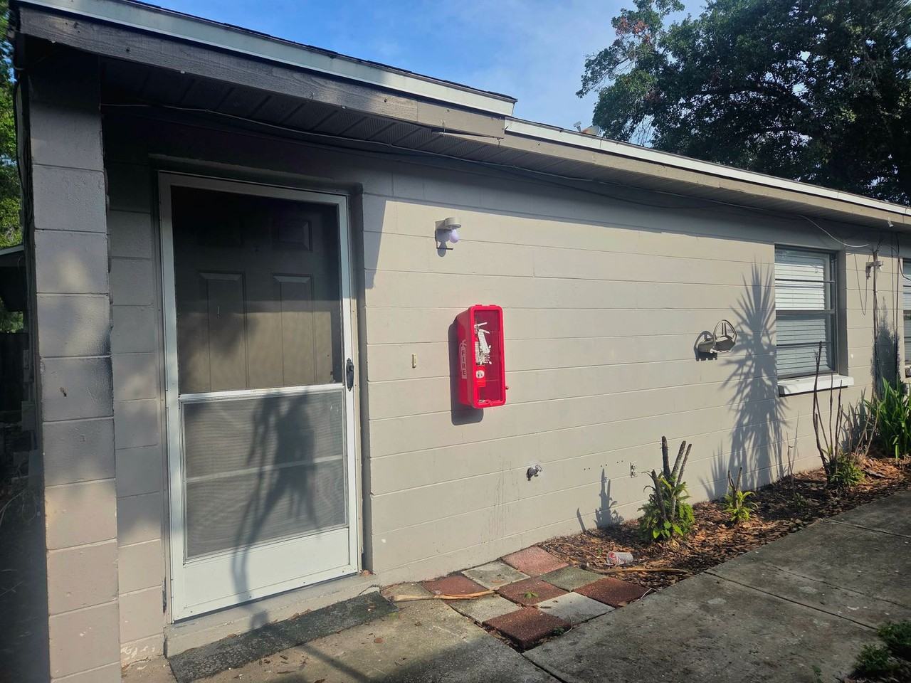 1902 Crystal Grove Dr - Photo 2 of 19