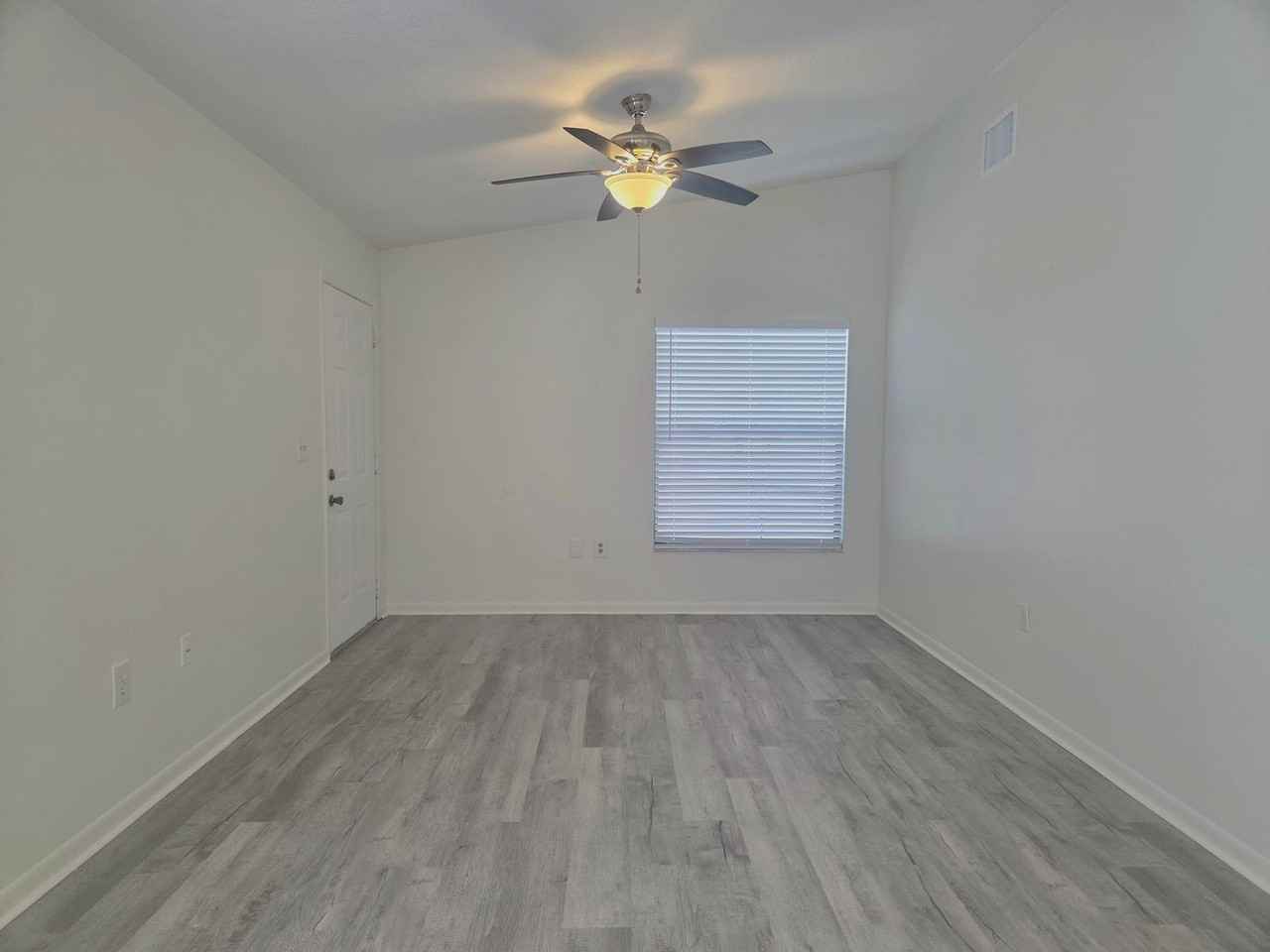 1902 Crystal Grove Dr - Photo 3 of 19
