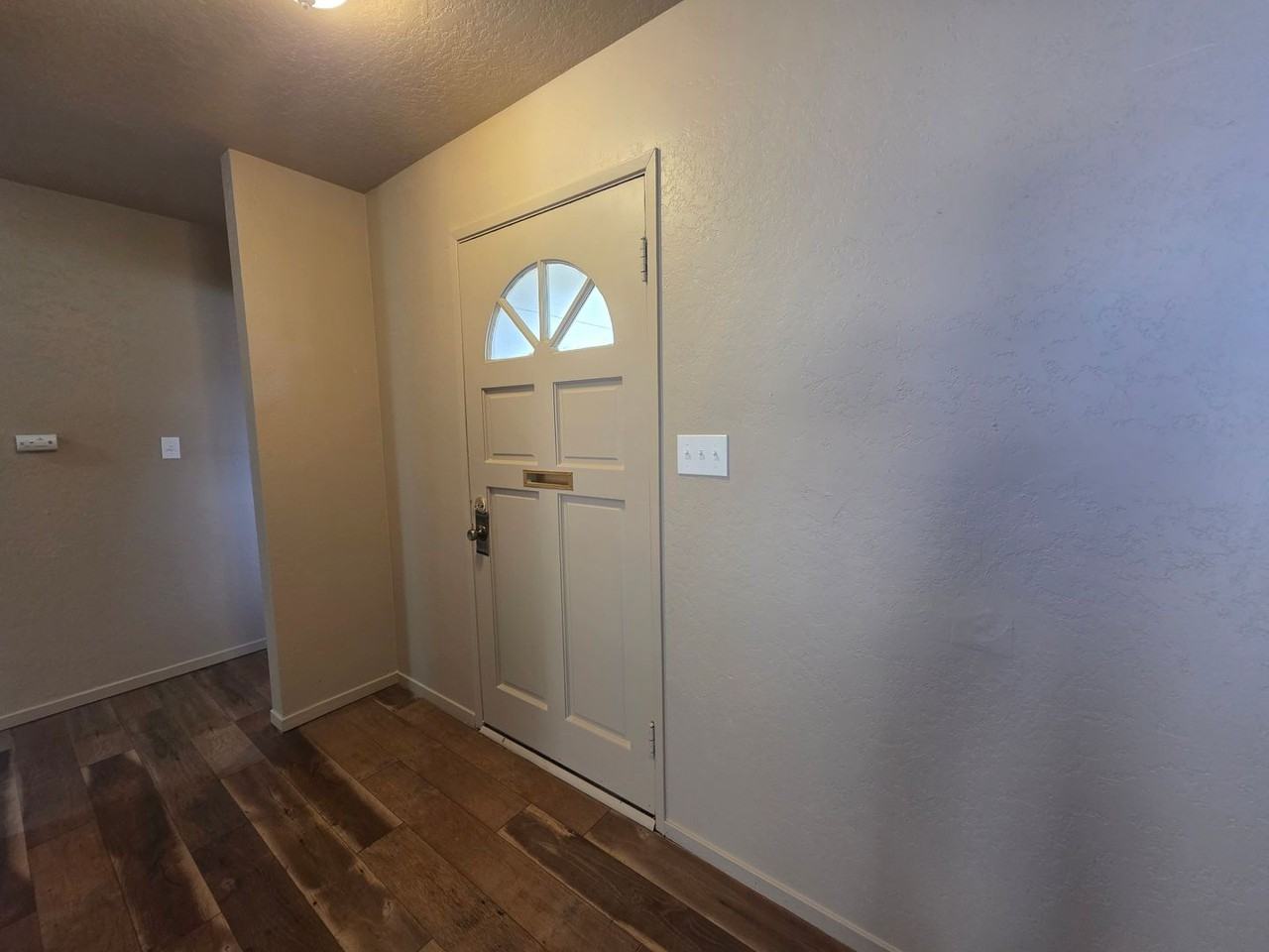 240 Pedras Rd - Photo 4 of 34