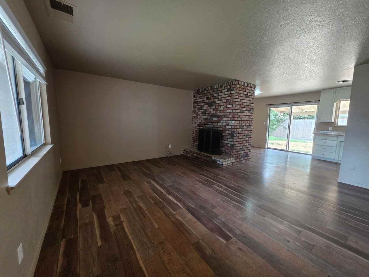 240 Pedras Rd - Photo 5 of 34
