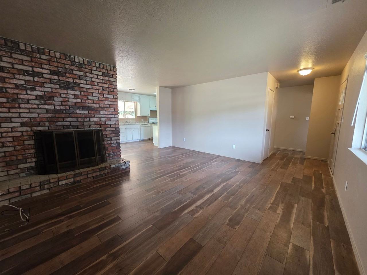 240 Pedras Rd - Photo 6 of 34