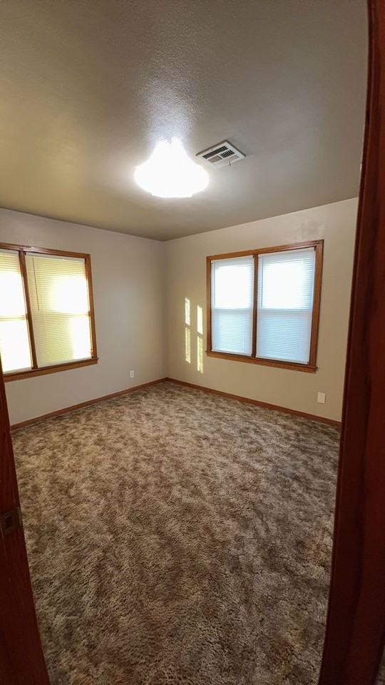 2801 E Maple Ave - Photo 2 of 9