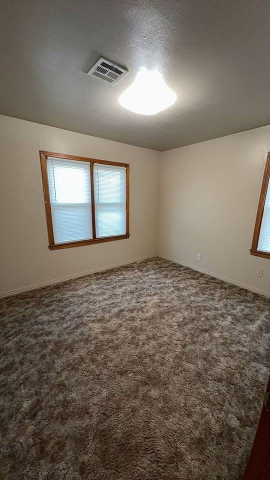 2801 E Maple Ave - Photo 3 of 9