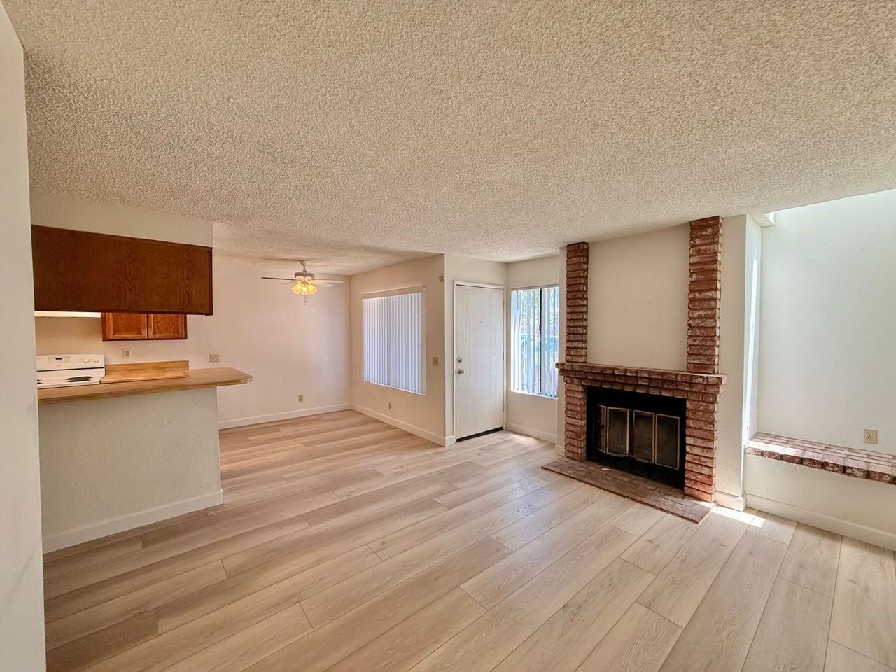 4666 Mission Ave - Photo 2 of 9