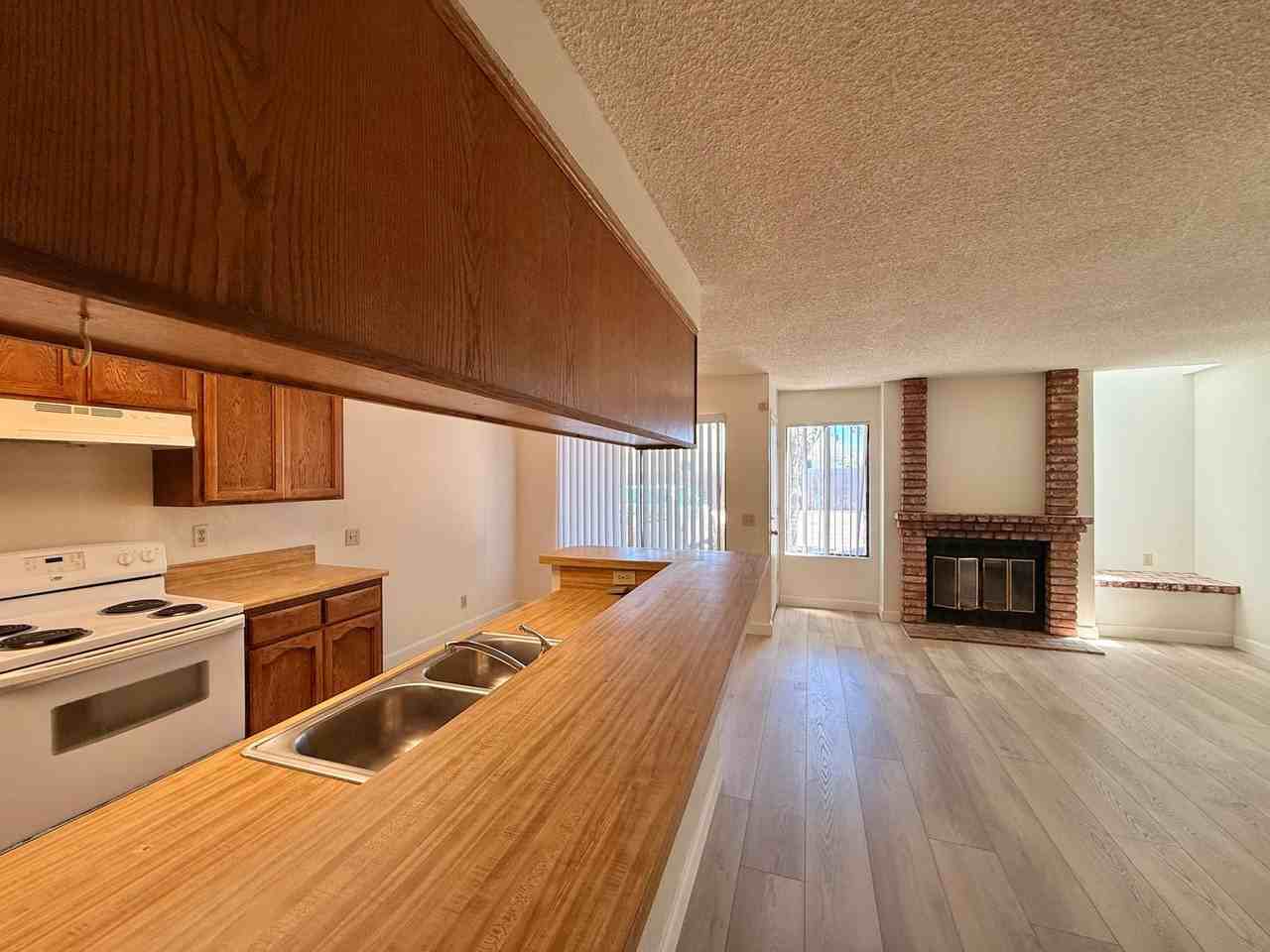 4666 Mission Ave - Photo 3 of 9