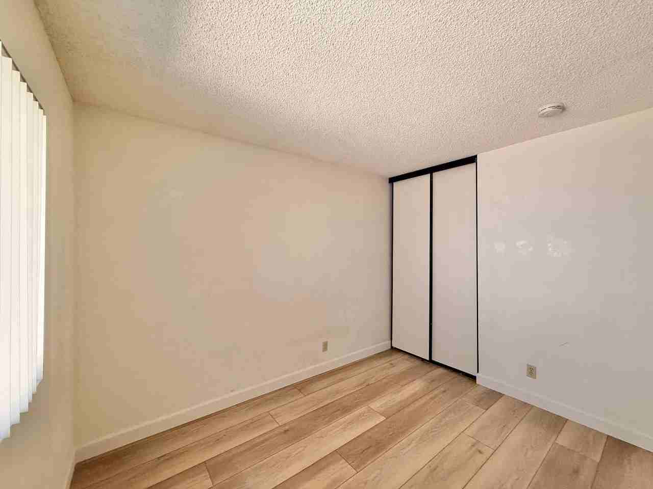 4666 Mission Ave - Photo 4 of 9