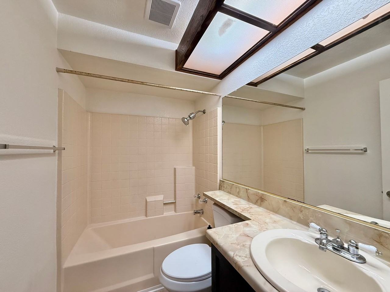 4666 Mission Ave - Photo 5 of 9