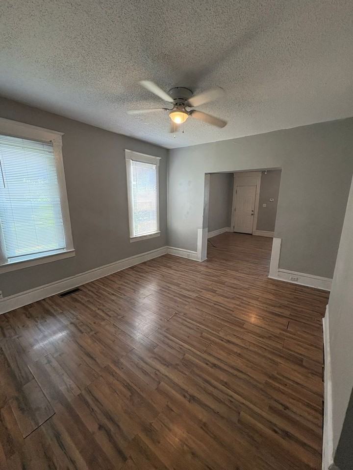 1208 Wager St - Photo 4 of 17