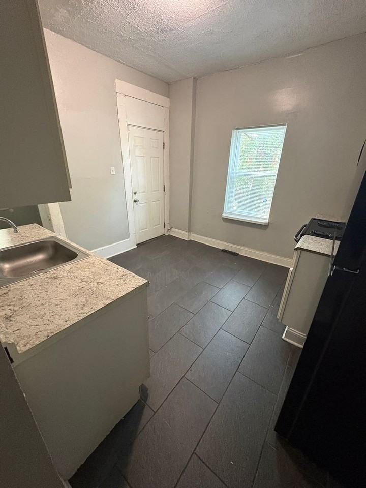 1208 Wager St - Photo 5 of 17