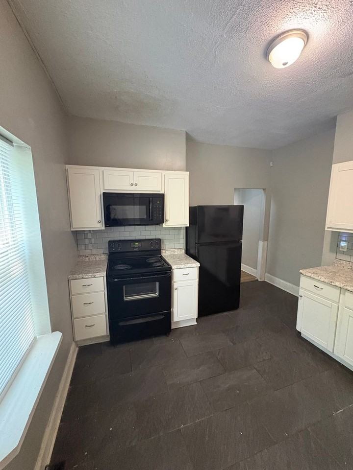 1208 Wager St - Photo 6 of 17