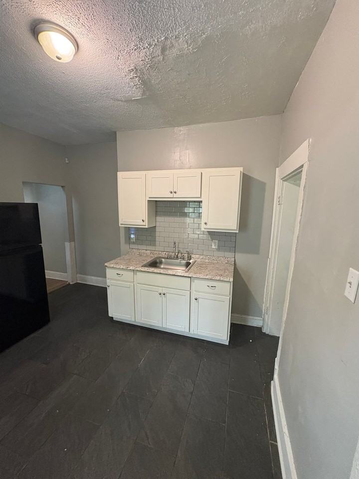 1208 Wager St - Photo 7 of 17