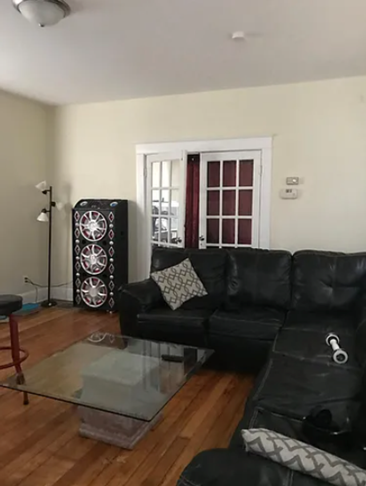 439 Warner St - Photo 2 of 14
