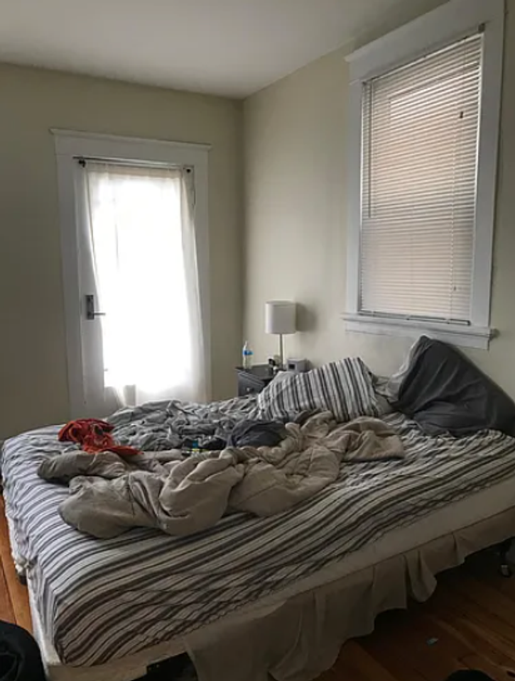 439 Warner St - Photo 3 of 14